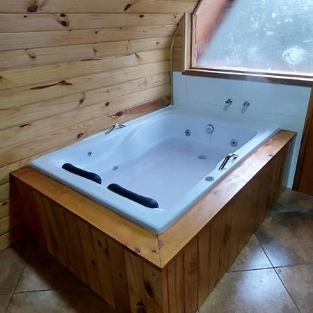 Chale Com Hidromassagem Da Vick Hotel Campos do Jordão Eksteriør billede