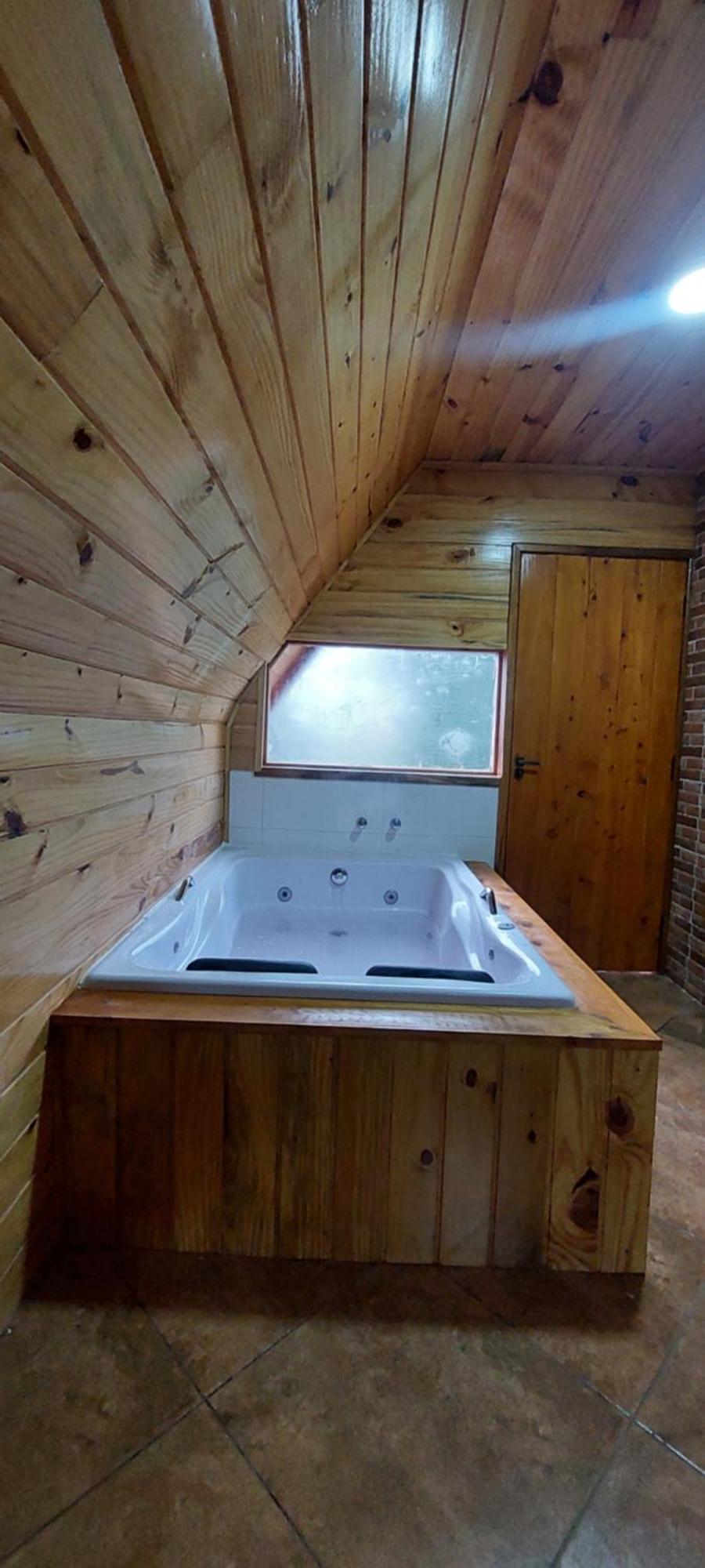 Chale Com Hidromassagem Da Vick Hotel Campos do Jordão Eksteriør billede